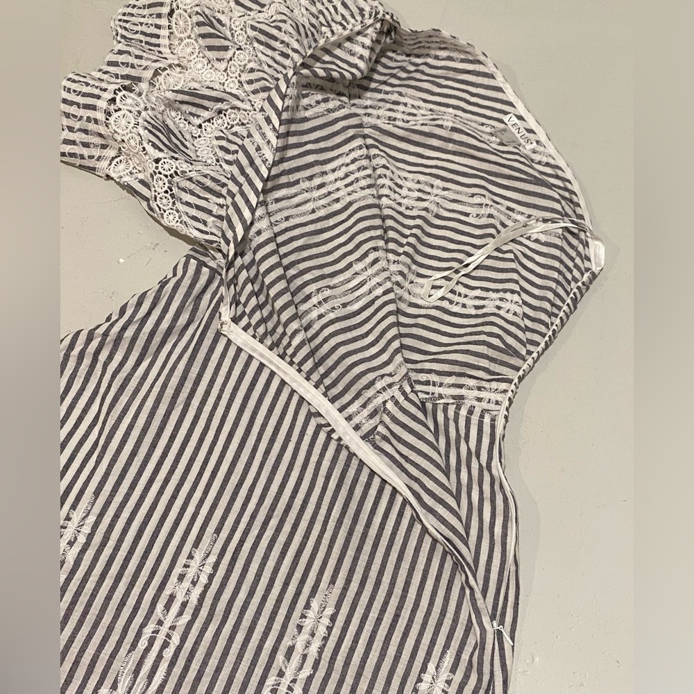 VENUS- new without tags, ‘encanto’ homage dress - Size 4